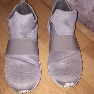 Steve Madden gray sneakers